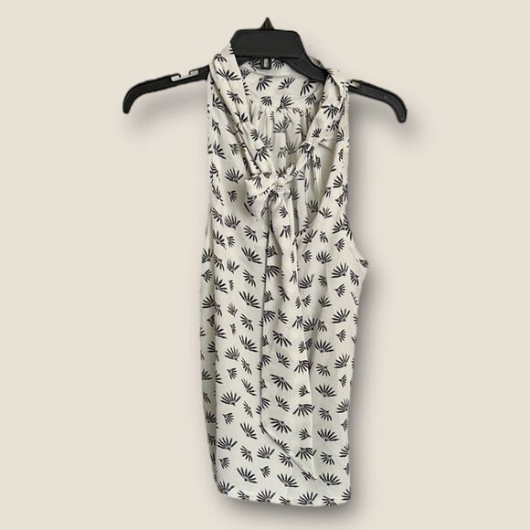 White sleeveless top with black fans design size Small, NWOT - Picture 4 of 6